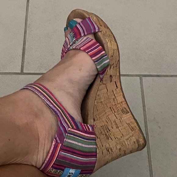 Toms Pin Striped Colorful Wedge Sz 7 - Picture 9 of 9